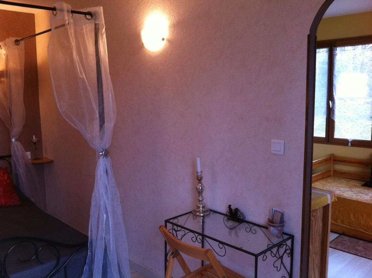 Chambre D'Hotes La Cavaille Veyrines-de-Vergt Exterior photo